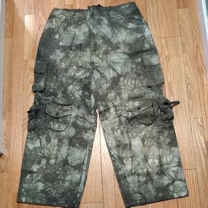 PrettyLittleThing Green Tie-Dye Cargo Pants